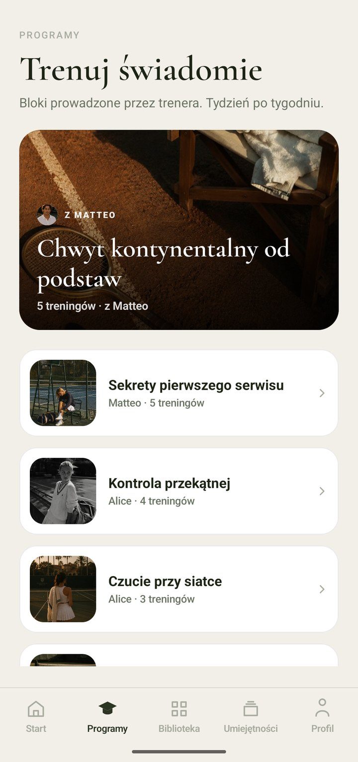 Ekran programów: lista programów, każdy z liczbą treningów i trenerem, który go prowadzi